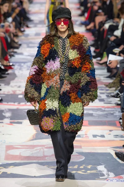 Look 49
